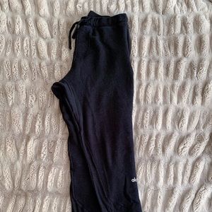 ALO Yoga men’s black tight joggers | size M